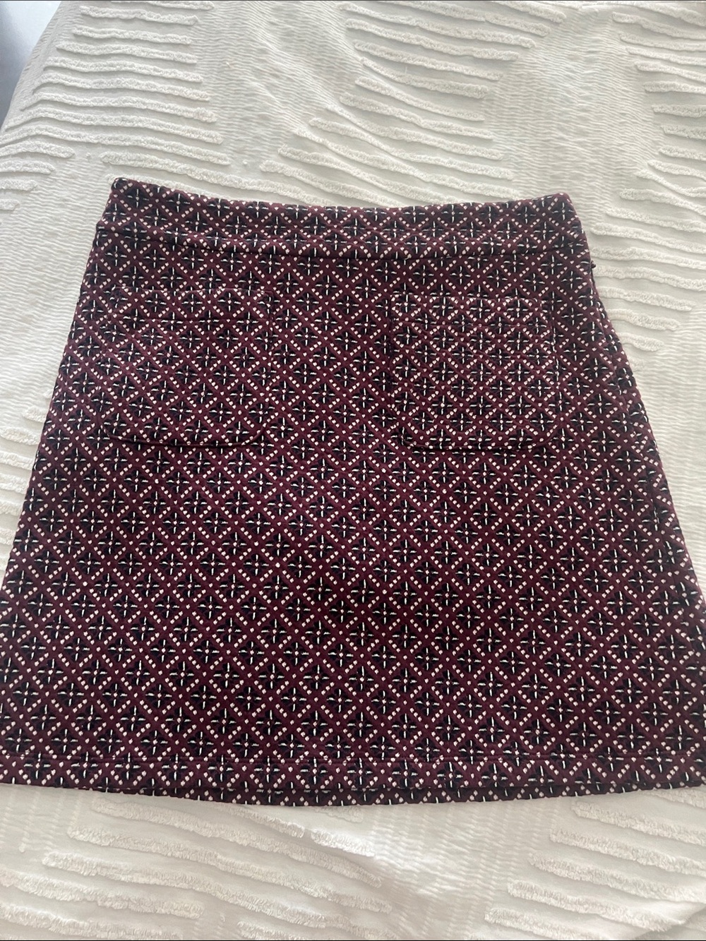 LOFT Burgundy Geometric Mini Skirt size 6p trending color Burgundy